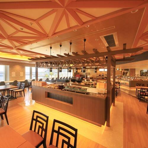 約80種のメニューが並ぶ
心躍るビュッフェ / 5