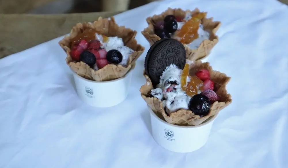 季節を感じられるティータイムは季節のお楽しみ。訪れた年の夏はジェラートの手作り体験にワクワク♪好みのドリンクもついて、一休みできますよ。