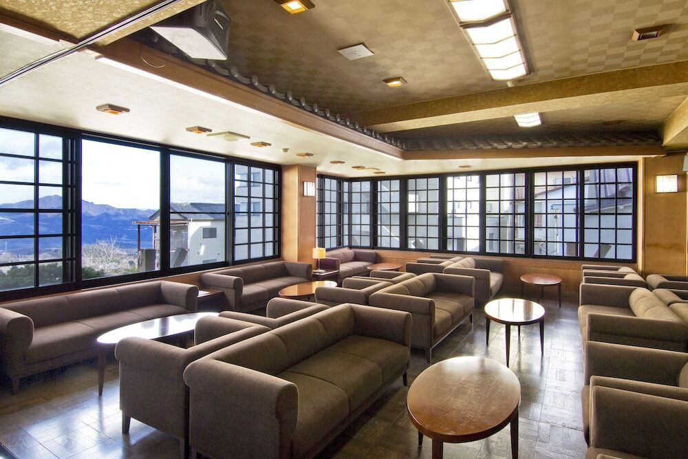 ラウンジ 「雨情」