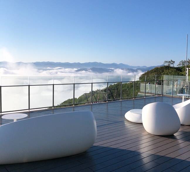 雲海テラスで
絶景を楽しむ朝 / 1