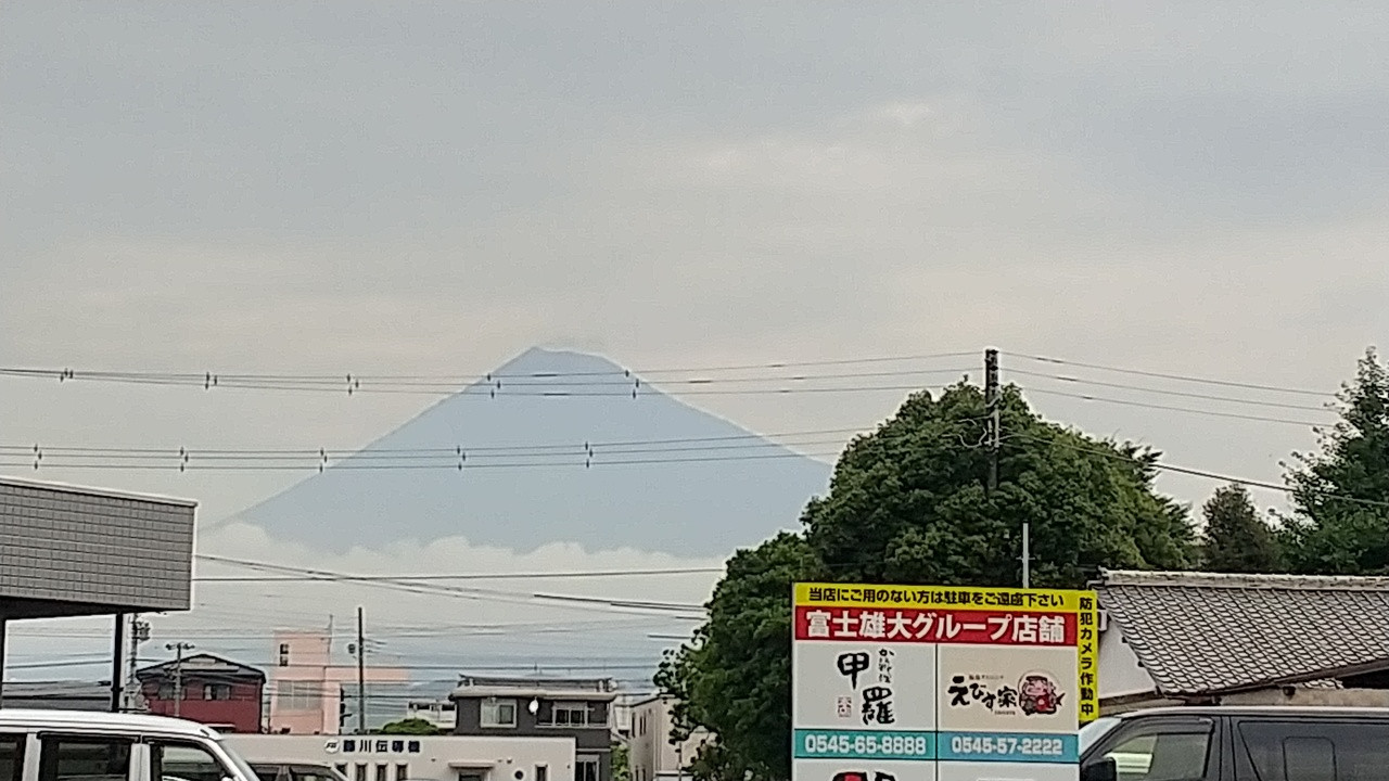 ホテル駐車場からの富士山