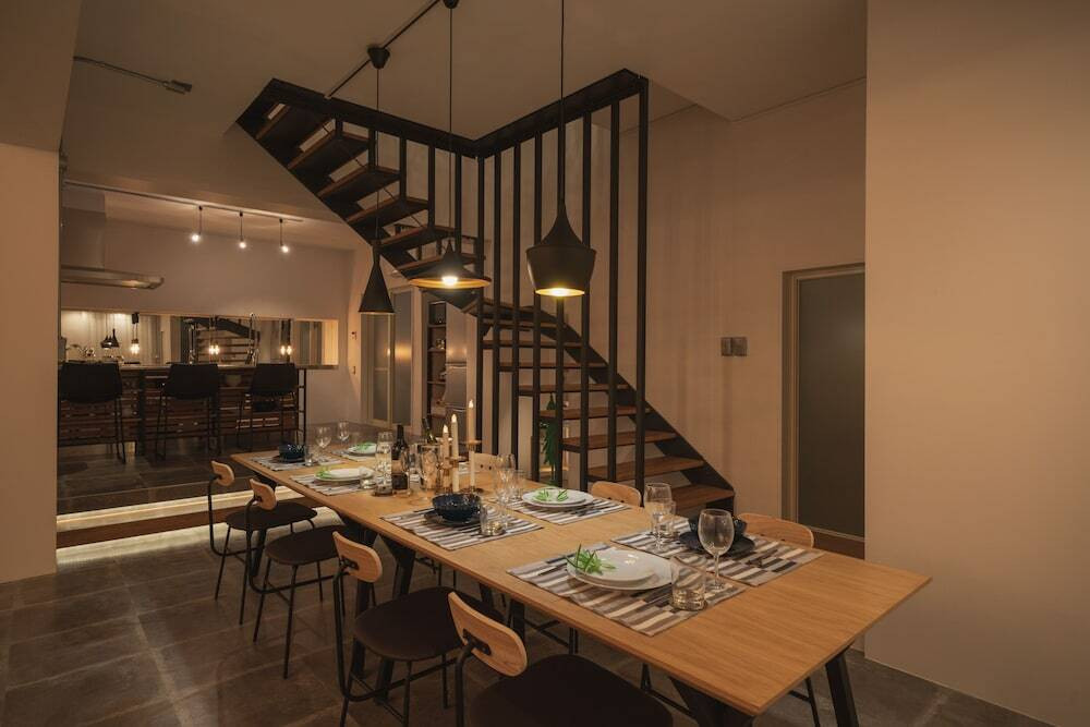 客室内のダイニングエリア