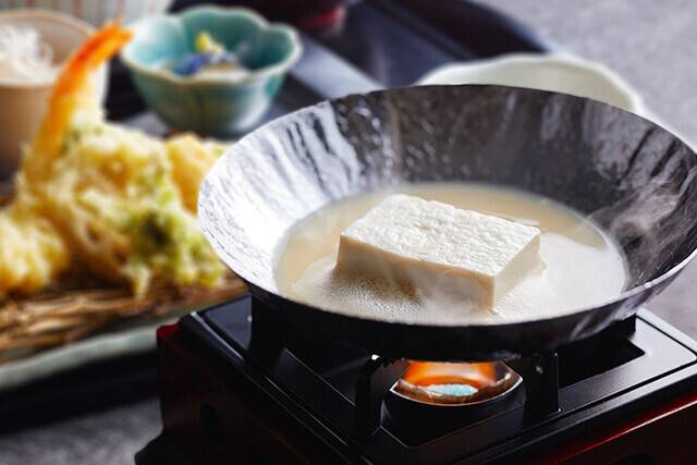 特製の豆乳出汁で煮る美人豆富 / 2
