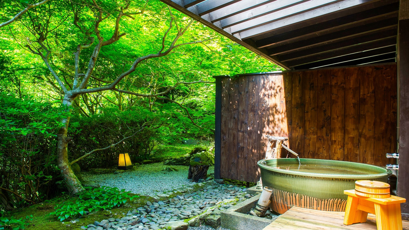 山間の純和風旅館で、四季折々の景色と里山風情に癒やされる3531344