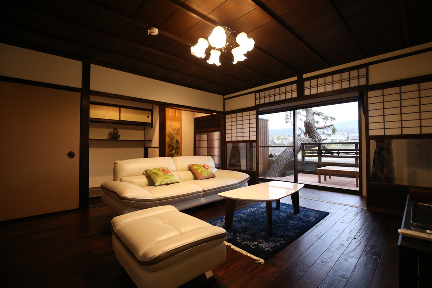 1. 鴨川ビューのテラスでのんびり「京都鴨川のお宿 たまみ」3447320