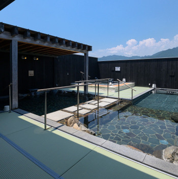 畳敷きの露天風呂で疲れを癒して3713664