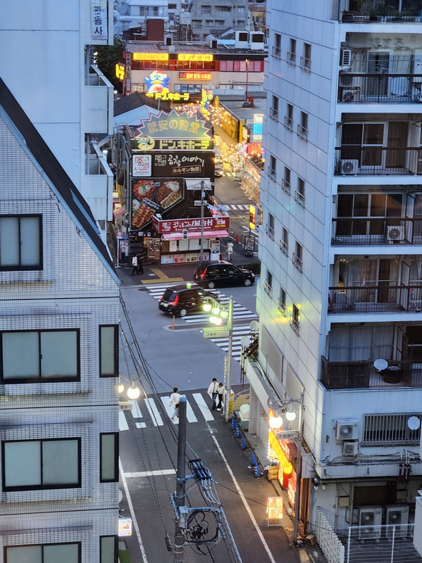 ドンキホーテ新宿店見えます