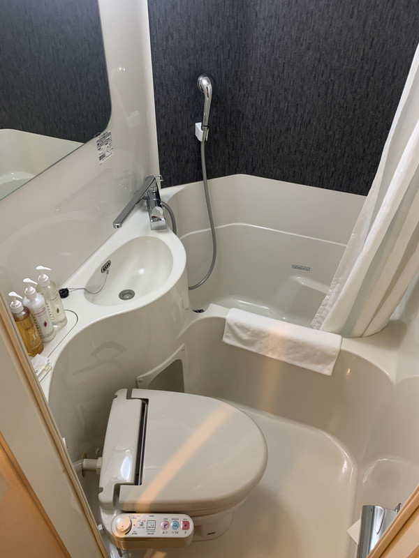 お部屋のユニットバス。温泉が付いているのでお風呂はそちらで