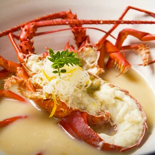 地元の贅沢食材で
優雅なディナー / 3