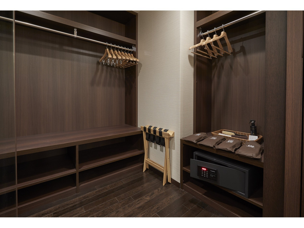 和洋室／４ベッドルーム（クローゼット）