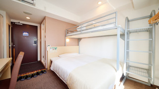 スーパールーム (ダブルベッド1台+ロフトベッド1台) 禁煙