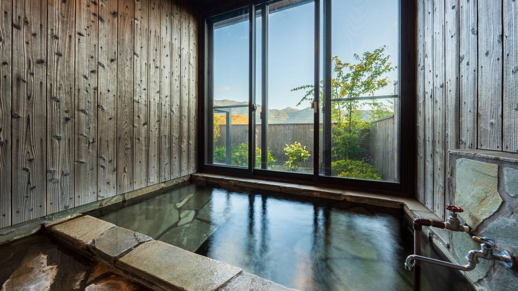 客室半露天温泉① / 1