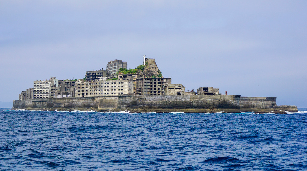 廃墟ツアーが人気！「端島（軍艦島）」903752