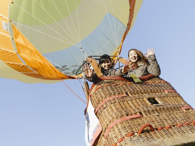 スタッフの方と一緒に組み立てたかわいい気球で、風を受けて大空へ！