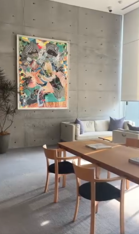 ホテルには三脚もありました。心遣いに感動。手ぶらでも素敵な写真が撮れると思います / 1