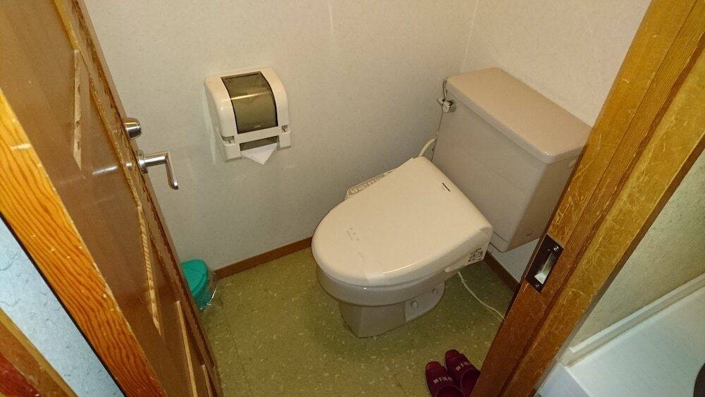 客室トイレ一例 / 5