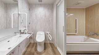 シングルルームダブルサイズベッド 1 台