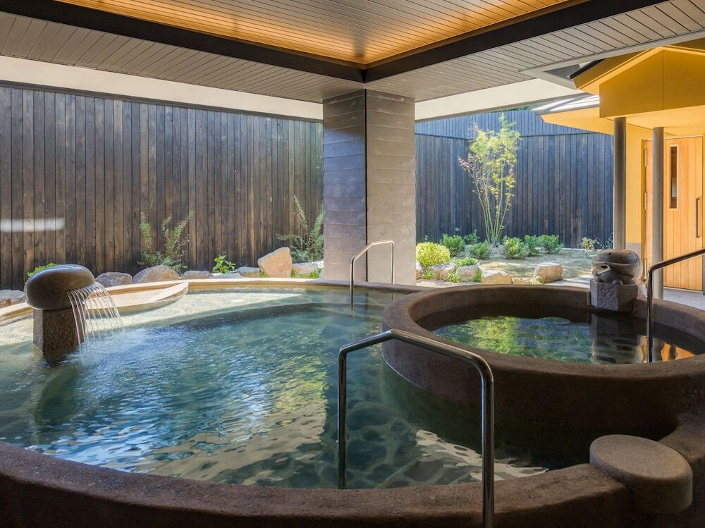 女性露天風呂「朝露」