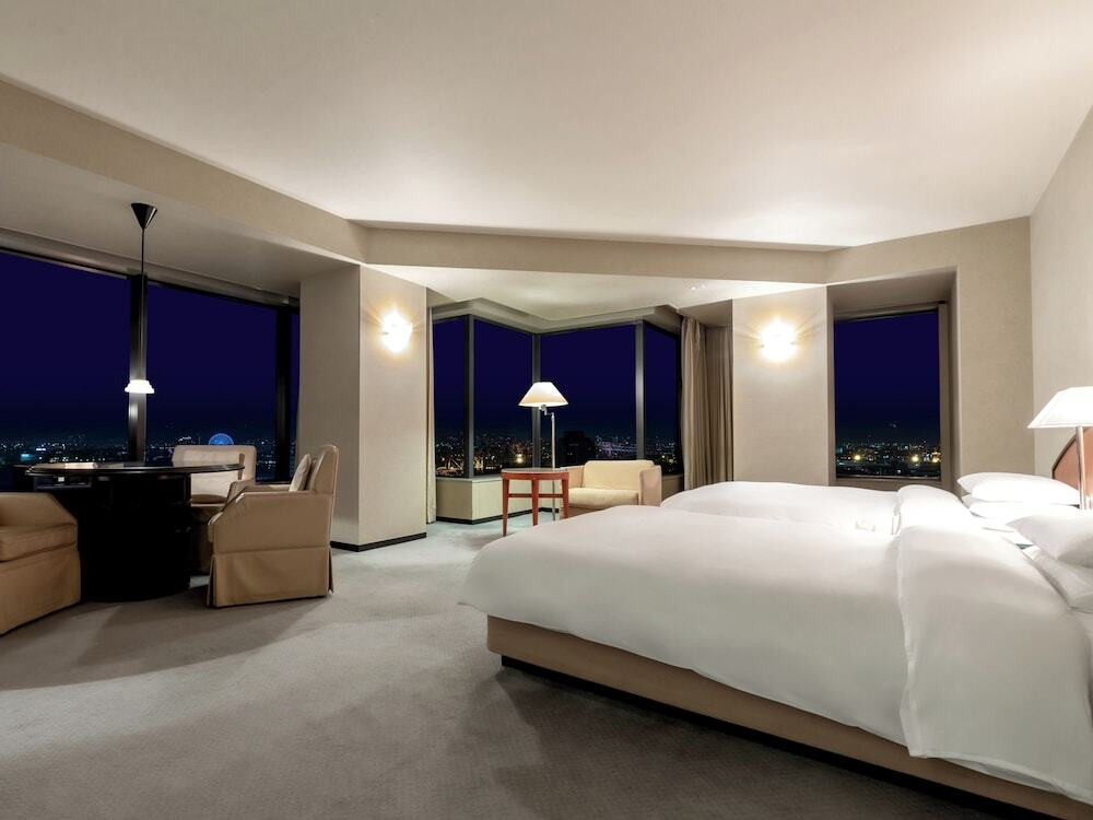 都会の喧騒から離れたリゾートホテルで非日常を味わう4249674