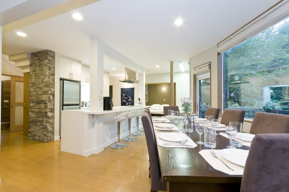 客室内のダイニングエリア