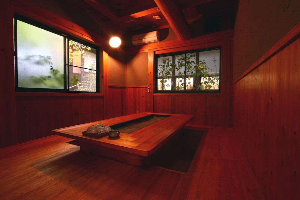 客室内のダイニングエリア