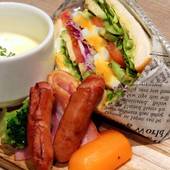 梅田ホリックホテル(大阪府 ビジネスホテル):洋食メニューはアボカドやトマトなどを使ったヘルシーなサンドイッチのセット。 / 3