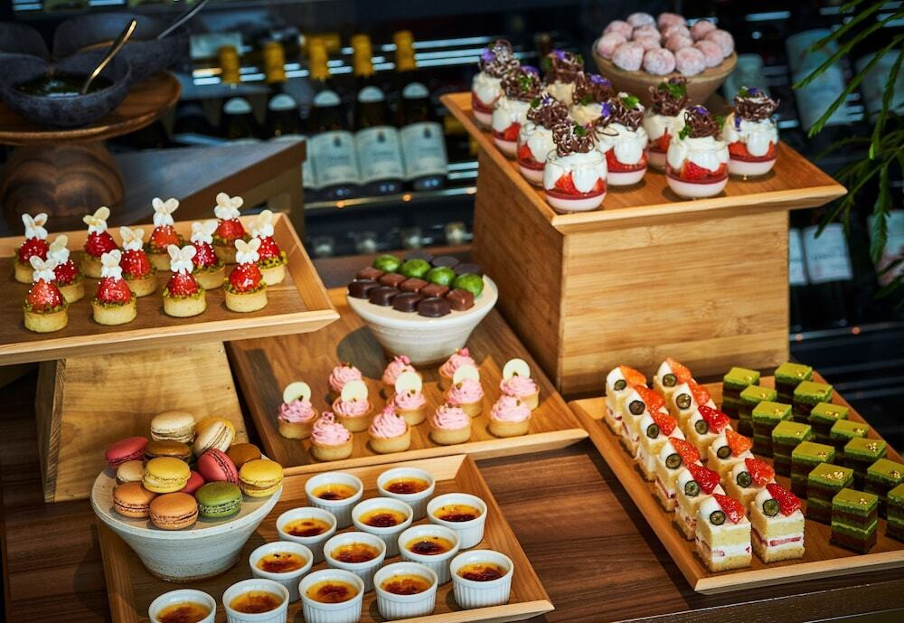 イギリス式、三段アフタヌーンティーをいただくホテル3483874