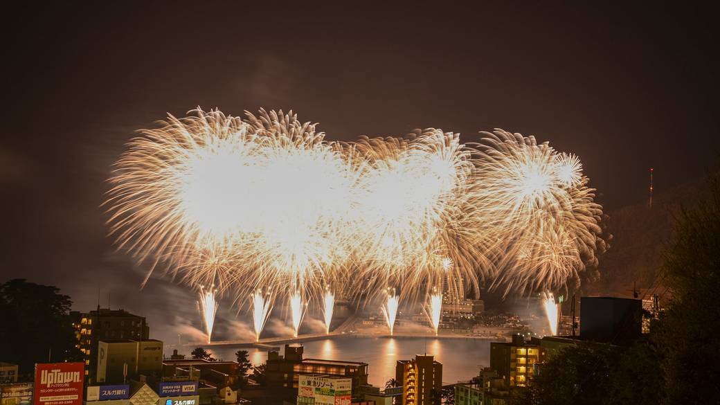 熱海海上花火大会(※イメージ) / 1