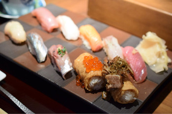 「あげまき」料理 1142618 あげまき膳@税込1,240円：お寿司たち全景。ボリューム満点。総じて満足です。