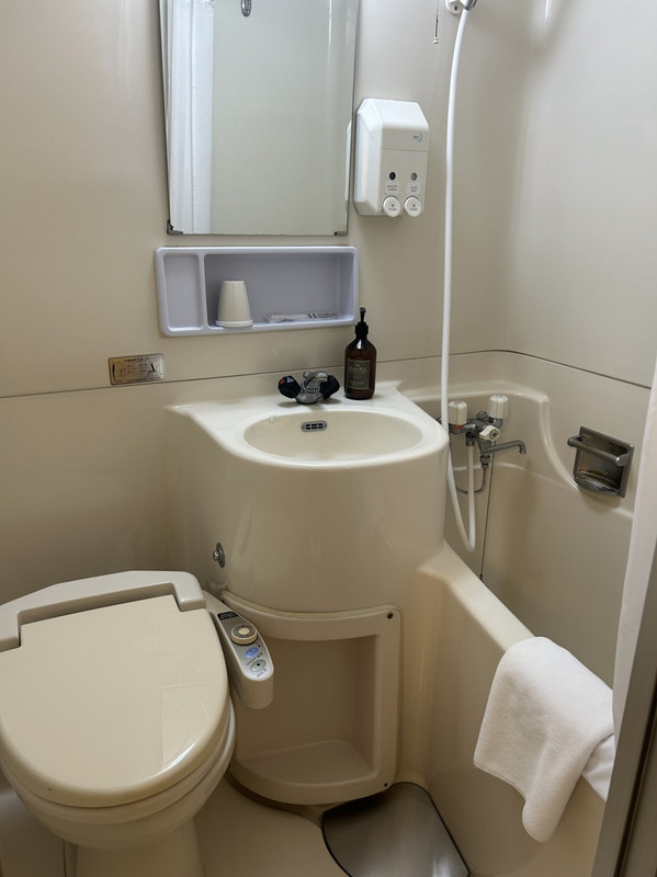 ユニットバスは特に狭いです