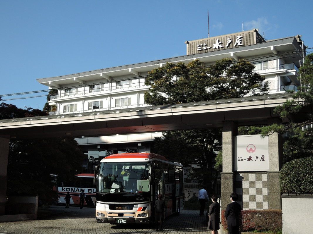 団体のバスが何台も