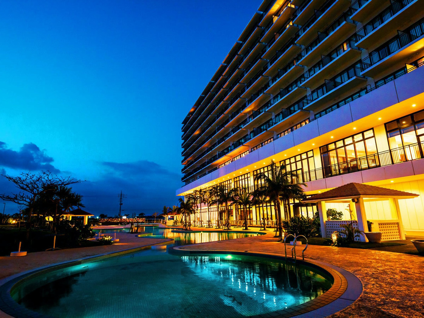 ナイトプールで沖縄の夜をたっぷり楽しんじゃいましょう♪2139043