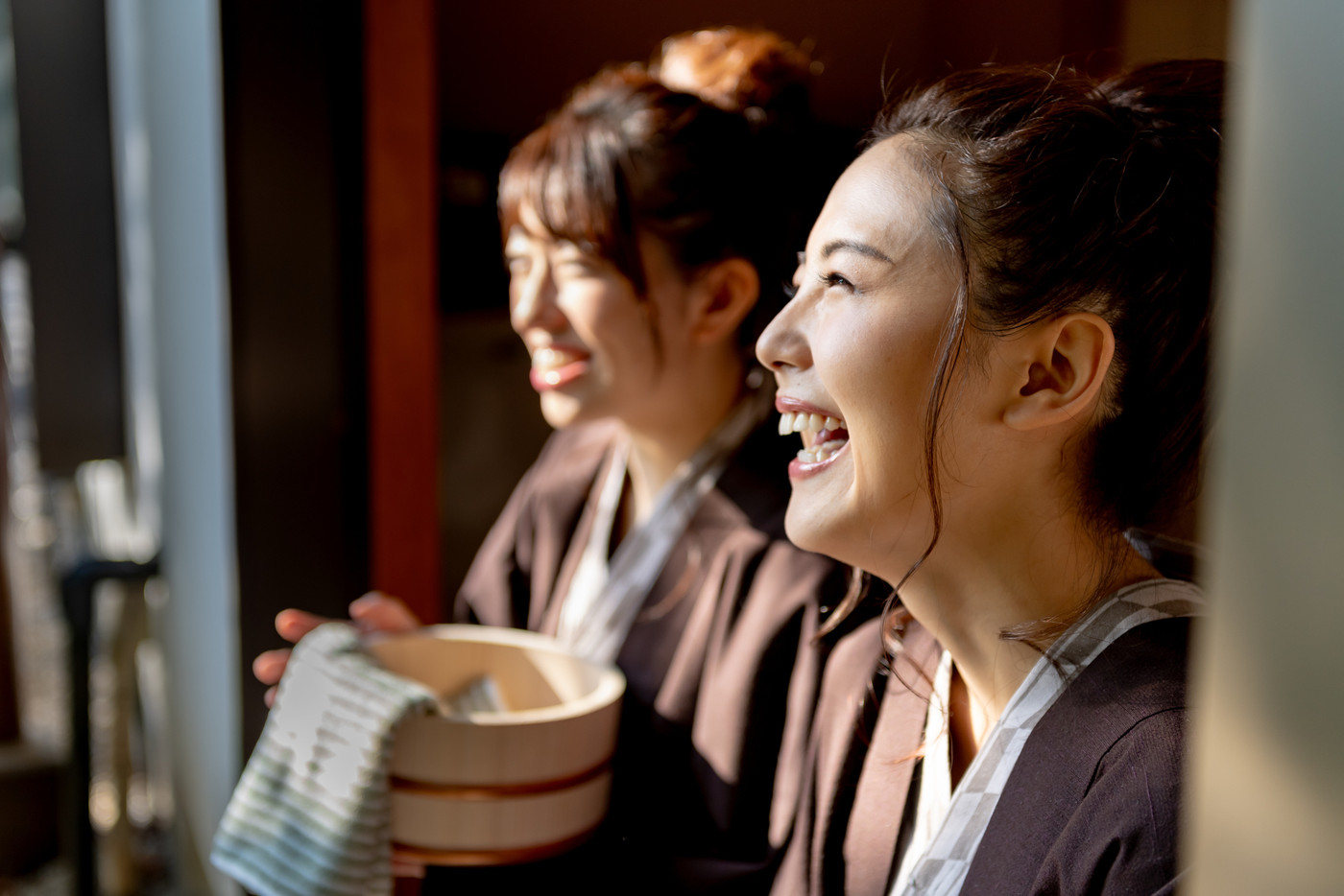 若い女性、女子旅、旅館、浴衣、旅行