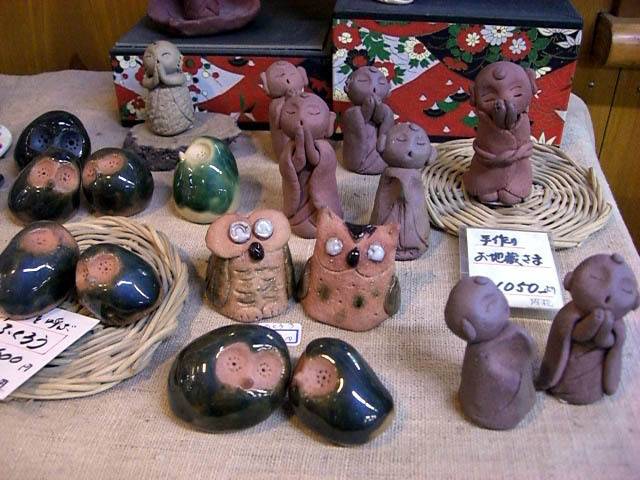 チェックアウトまで
館内でお土産探し / 3