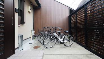 施設の入り口 / 11