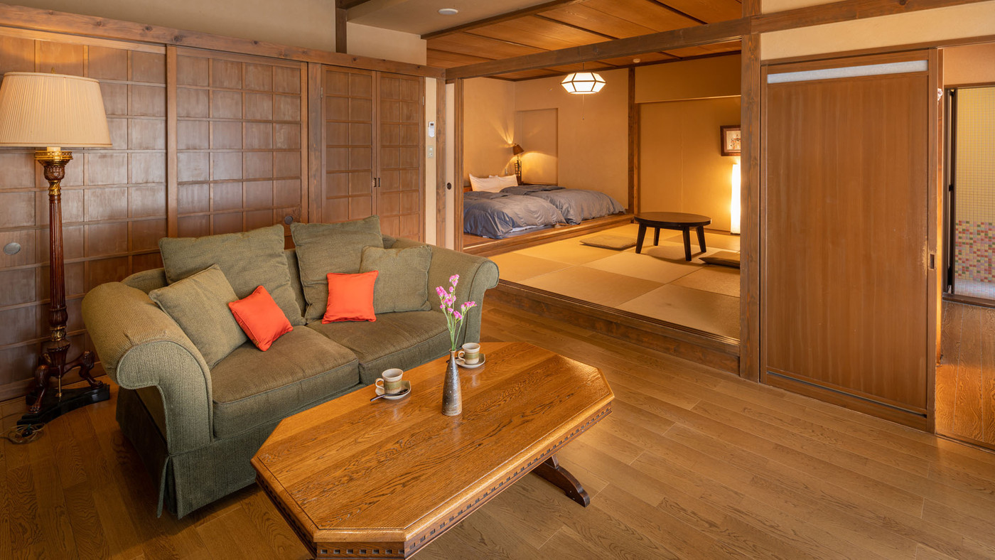 ノスタルジックなスイートルームで半露天風呂を満喫3659081