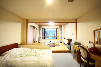 5.ホテル湖畔亭3432809