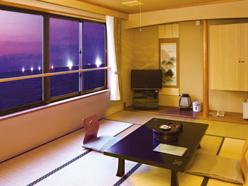 ぼんやりみえる北海道や漁火に思いを馳せて…3445917