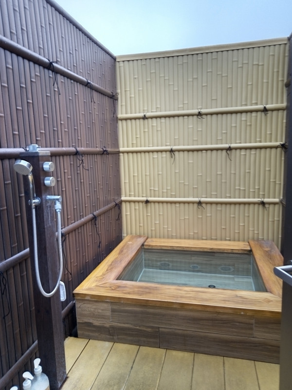 無料の貸切露天風呂です。