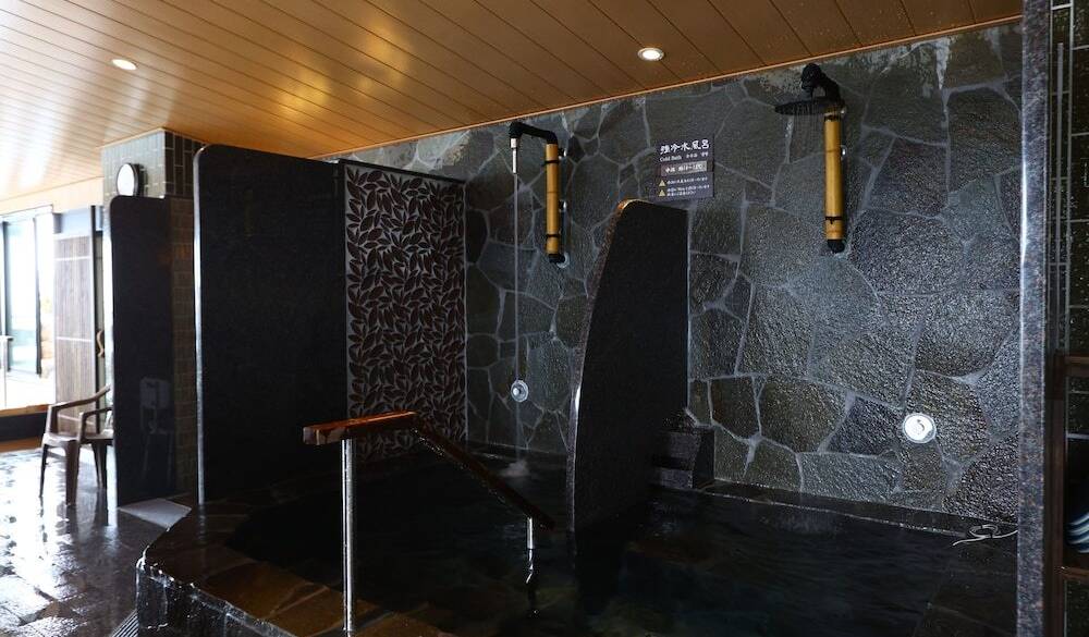 朝日が差す露天風呂で
マイペースに整う / 3