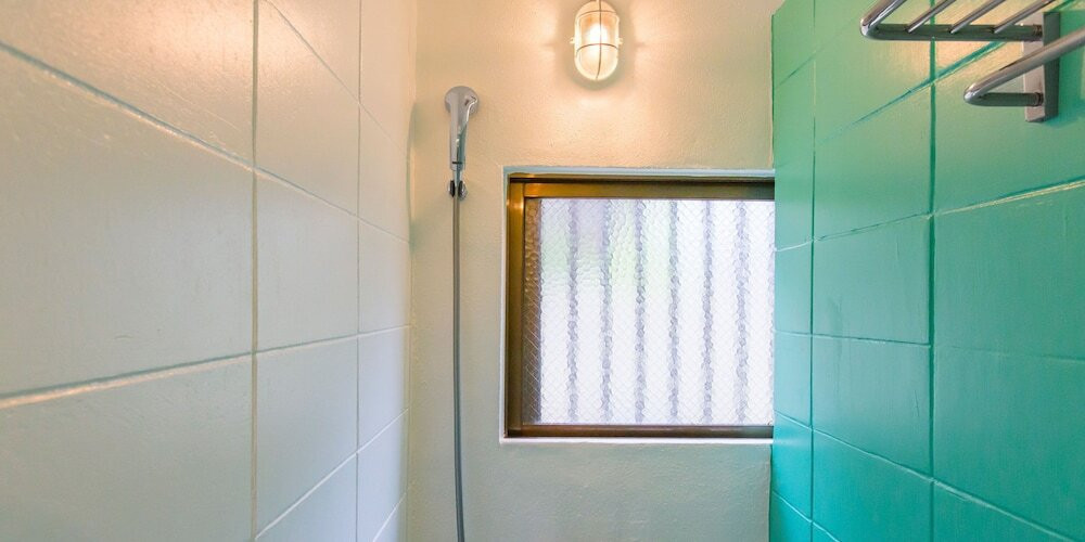 バスルームのシャワー