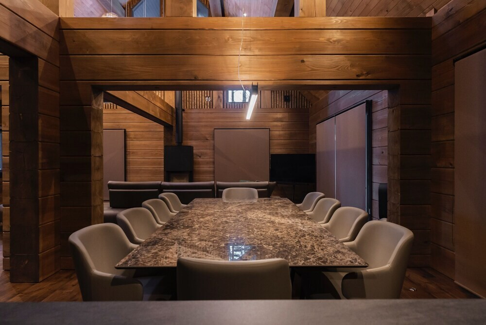 客室内のダイニングエリア