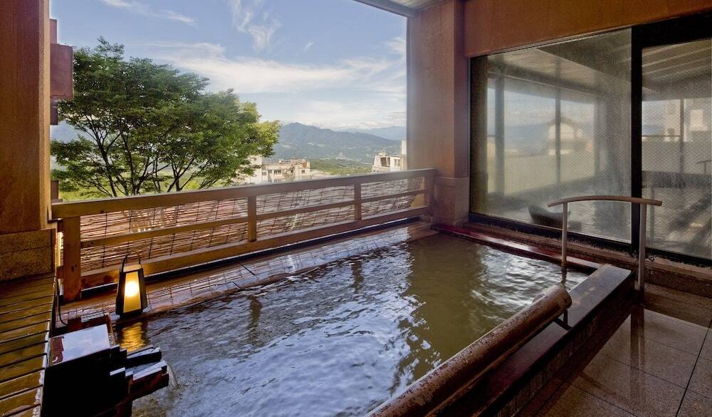 森林浴気分で
朝湯を堪能 / 2