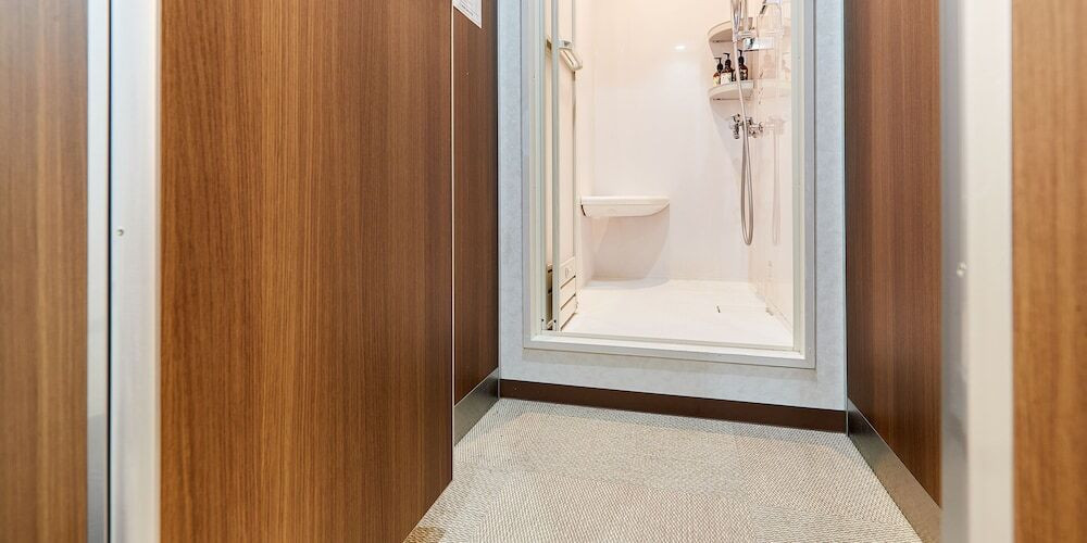 バスルームのシャワー