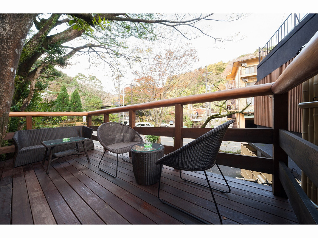 ラウンジのテラス席