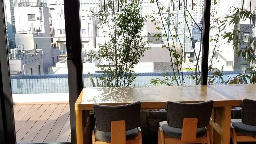 空を眺めながら
ヘルシーな朝食を
 / 4