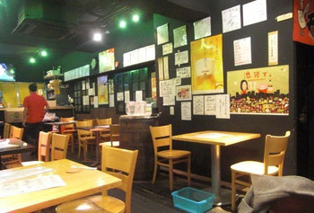 「天下鳥ます からあげ酒場 池袋東口店」内観 590770 先客もいなかったので店内をパシャリ