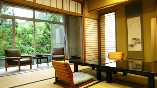 渓谷側　眺めの良い和室