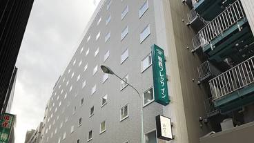 施設の入り口 / 24