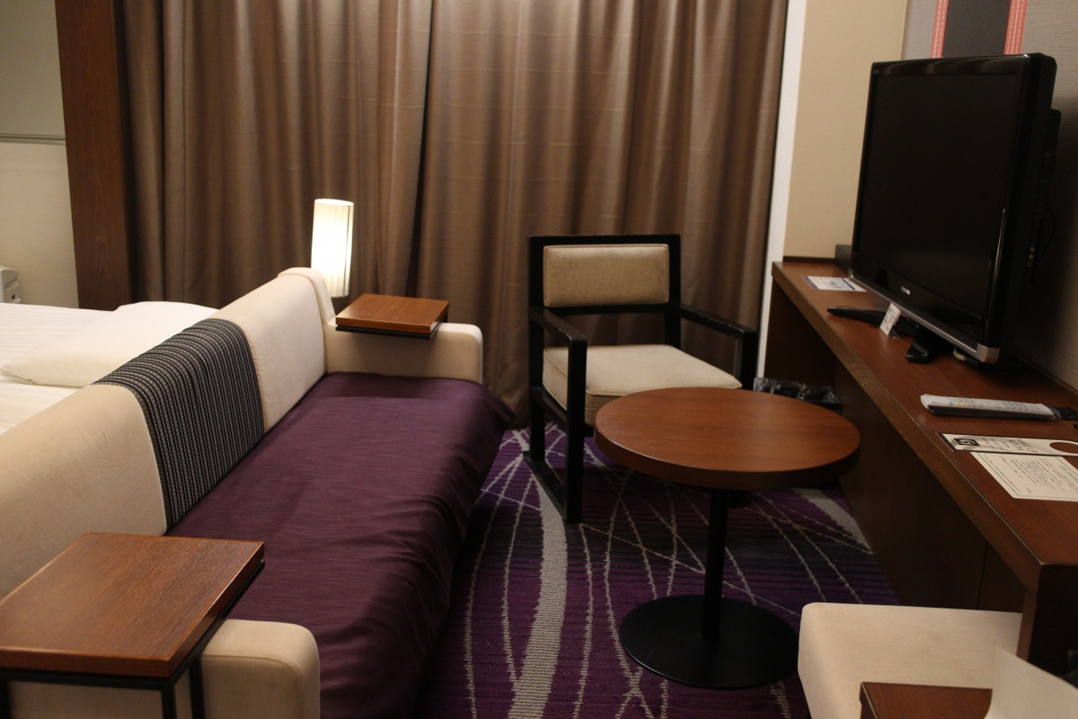 エキストラベッドを2台入れたので狭くなったリビングスペース